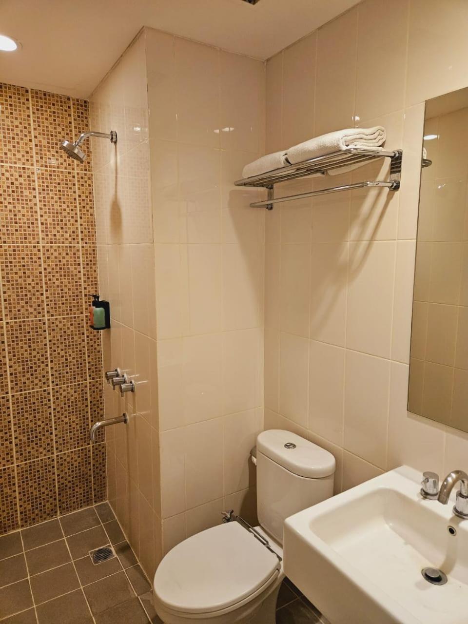 Amaris Hotel Cihampelas Bandung Exterior photo
