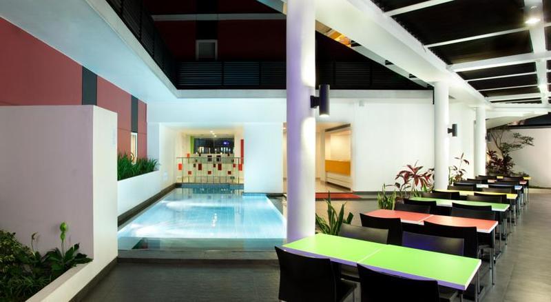 Amaris Hotel Cihampelas Bandung Exterior photo